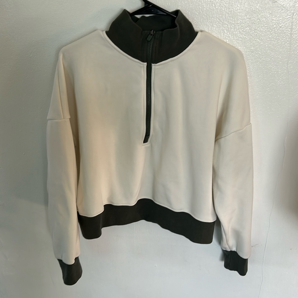 Fabletics half-zip forever fleece. Cropped. Size Medium.